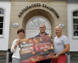 100.000 Euro Gewinncheck vom Krombacher Millionen-Roulette